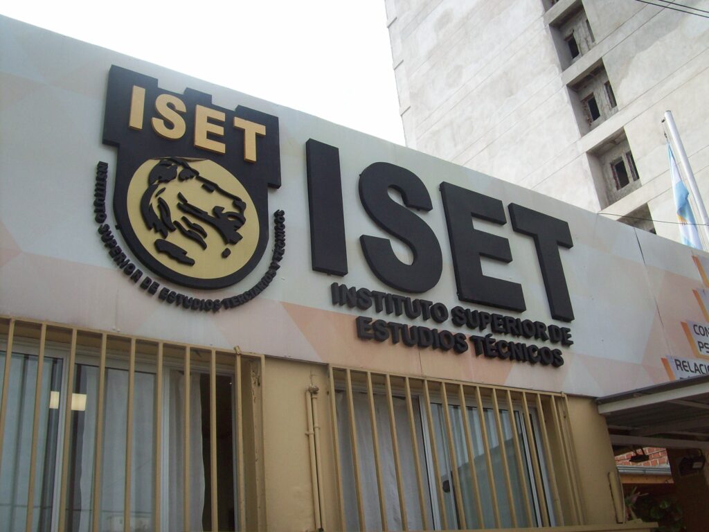 El ISET presenta sus propuestas educativas para el mes de agosto