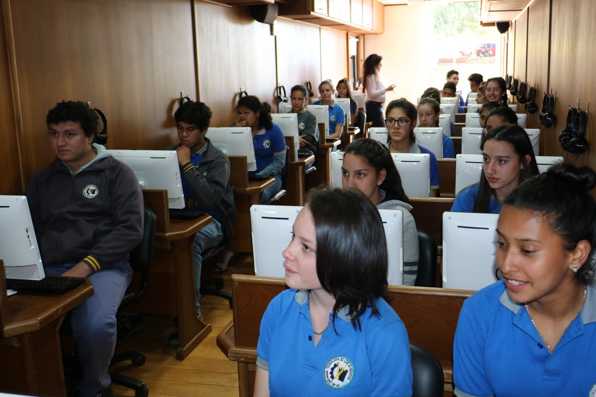 Estudiantes misioneros destacan los beneficios de la realidad virtual