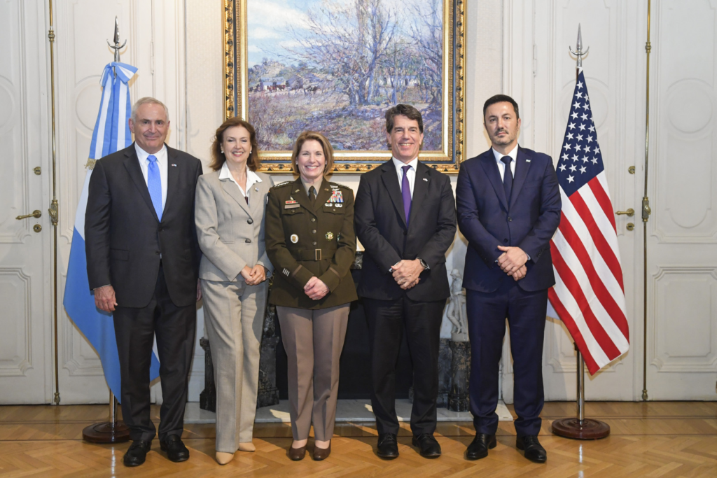 El Gobierno recibió a la Jefa del Comando Sur de Estados Unidos - Argentina.gob.ar Presidencia de la Nación