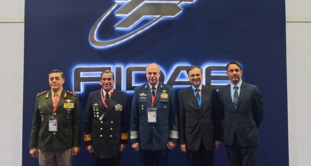 El titular de la Fuerza Aérea Argentina visitó la FIDAE 2024 - Argentina.gob.ar Presidencia de la Nación